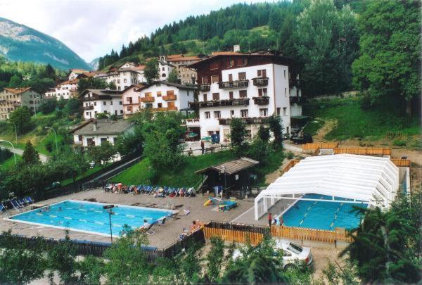 Sporting Hotel Club Pelos Εξωτερικό φωτογραφία